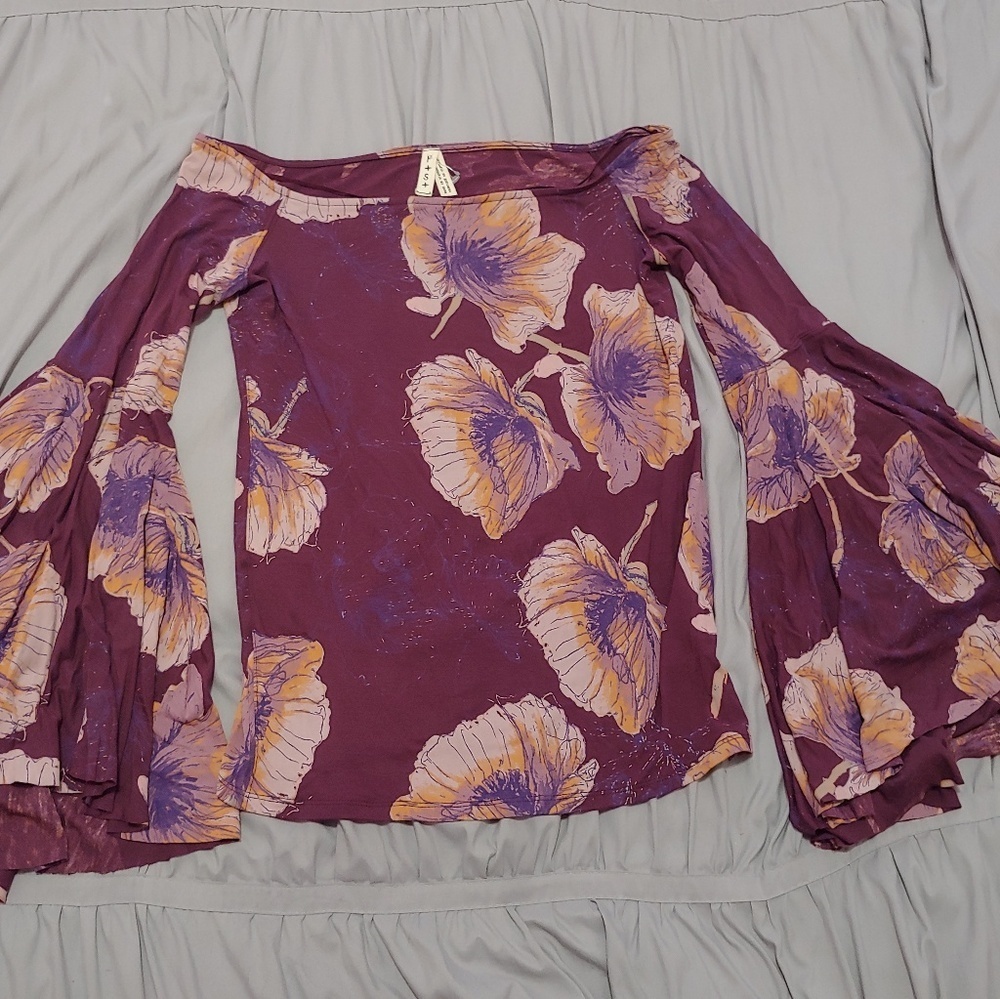 NWOT gorgeous floral off shoulders bell sleeve top